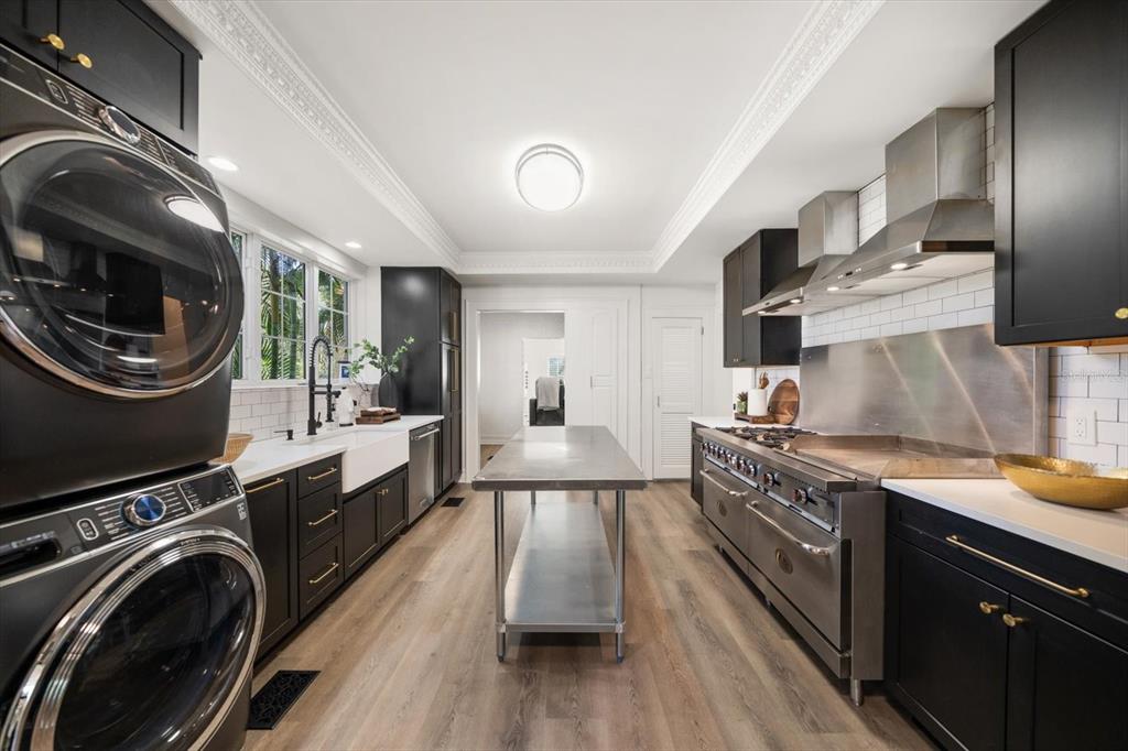 St Petersburg, Florida, 33707, United States, 5 Bedrooms Bedrooms, ,9 BathroomsBathrooms,Residential,For Sale,2000985