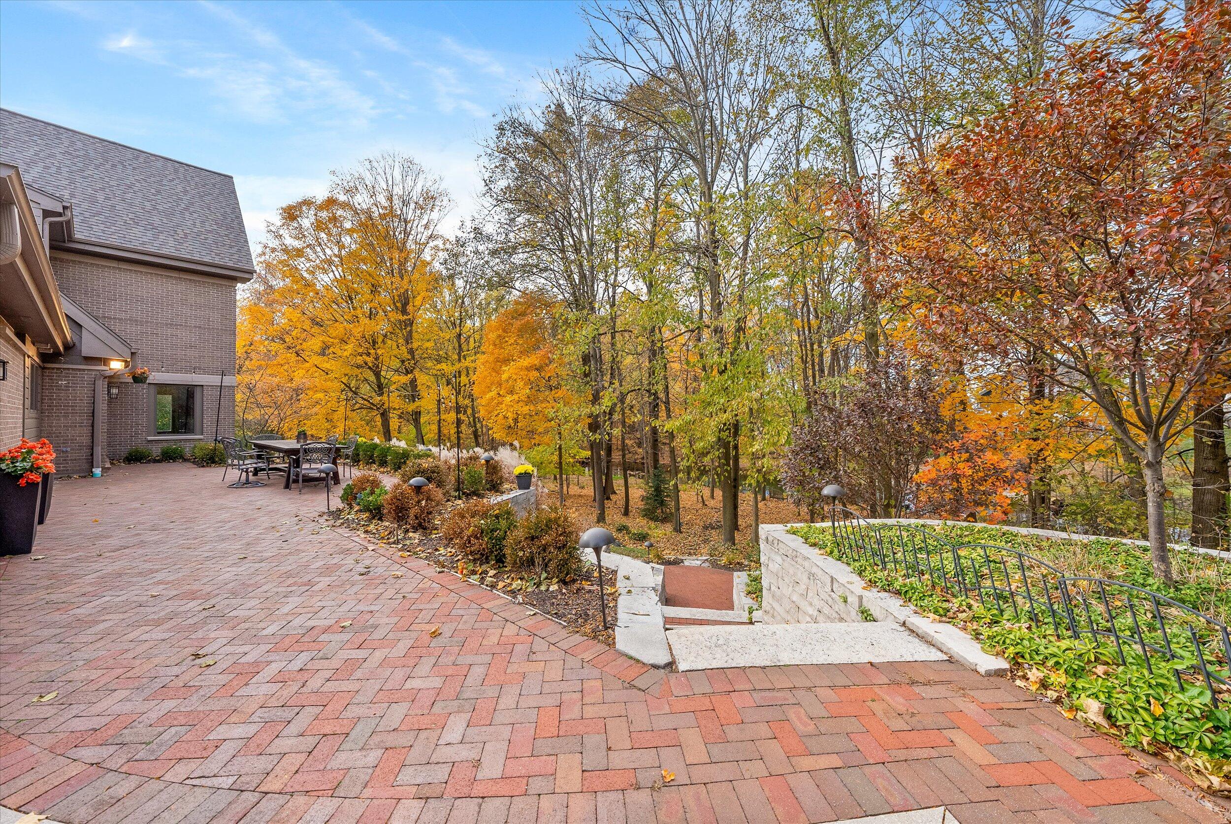 Grafton, Wisconsin, 53024, United States, 4 Bedrooms Bedrooms, ,6 BathroomsBathrooms,Residential,For Sale,1989565