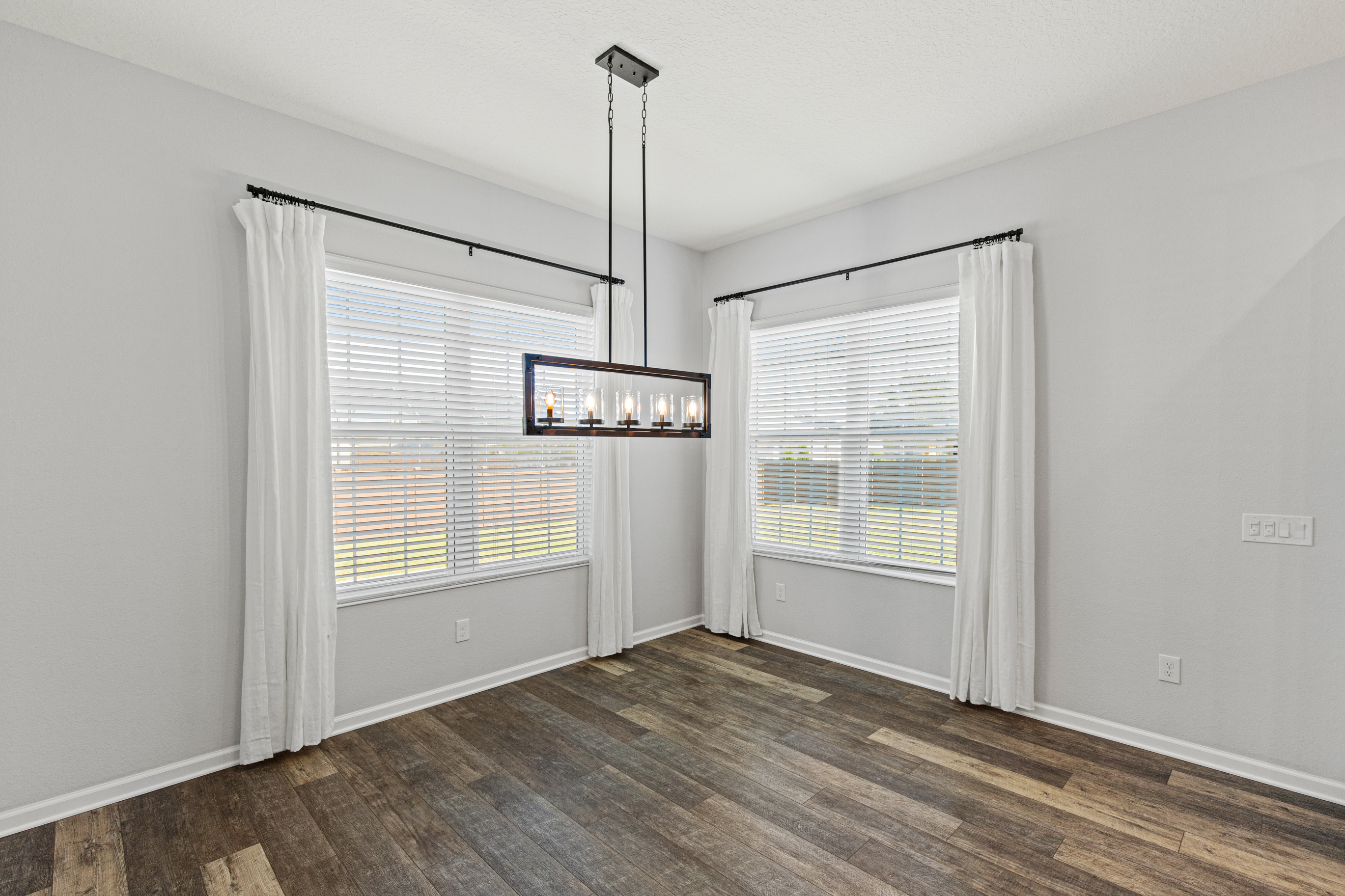 Oxford, Florida, 34484, United States, 3 Bedrooms Bedrooms, ,2 BathroomsBathrooms,Residential,For Sale,1989901