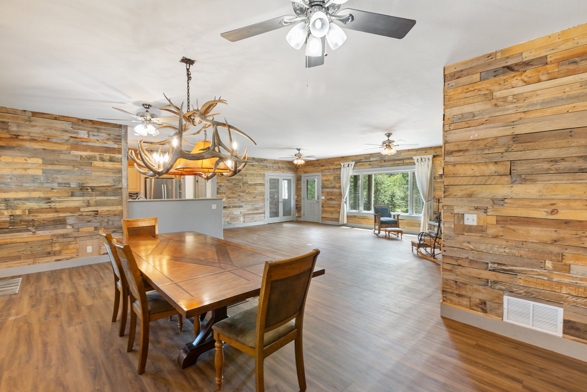 Divide, Colorado, 80814, United States, 3 Bedrooms Bedrooms, ,2 BathroomsBathrooms,Residential,For Sale,1918151