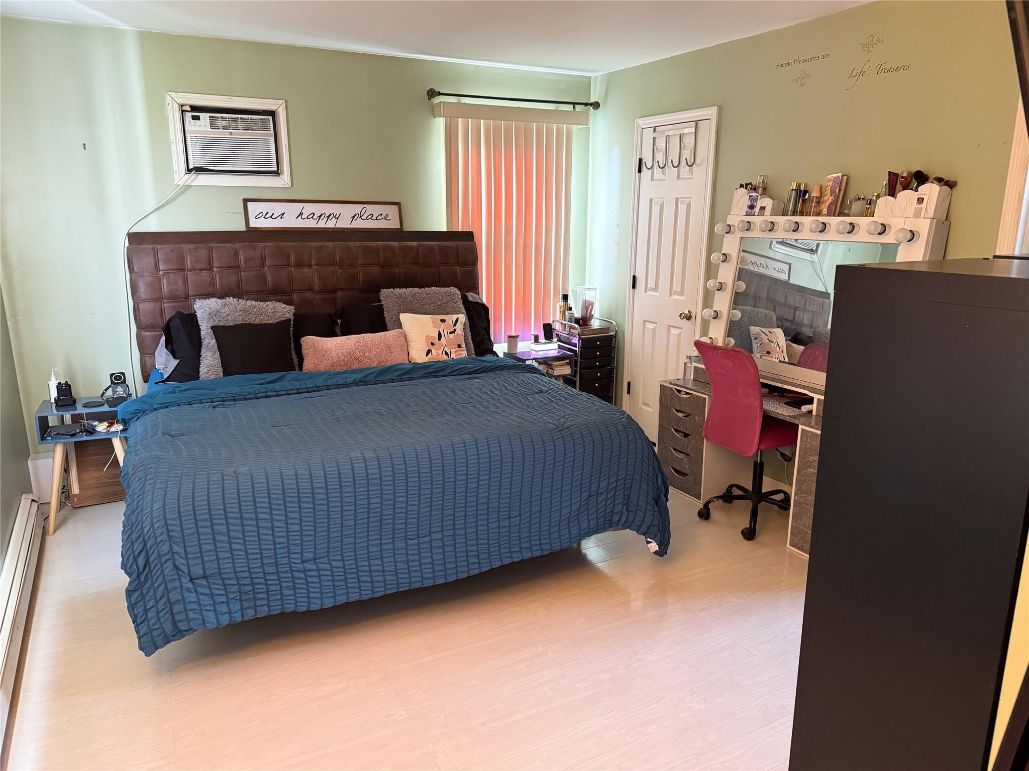 Lindenhurst, New York, 11757, United States, 3 Bedrooms Bedrooms, ,2 BathroomsBathrooms,Residential,For Sale,1921759