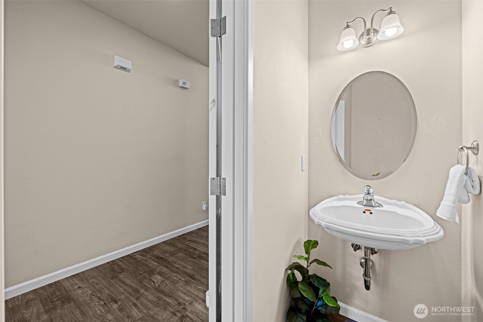 Tacoma, Washington, 98422, United States, 3 Bedrooms Bedrooms, ,3 BathroomsBathrooms,Residential,For Sale,1924531