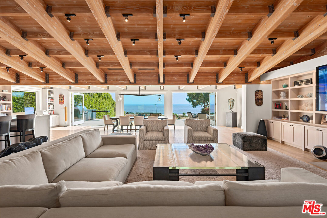 Malibu, California, 90265, United States, 4 Bedrooms Bedrooms, ,4 BathroomsBathrooms,Residential,For Sale,1970476