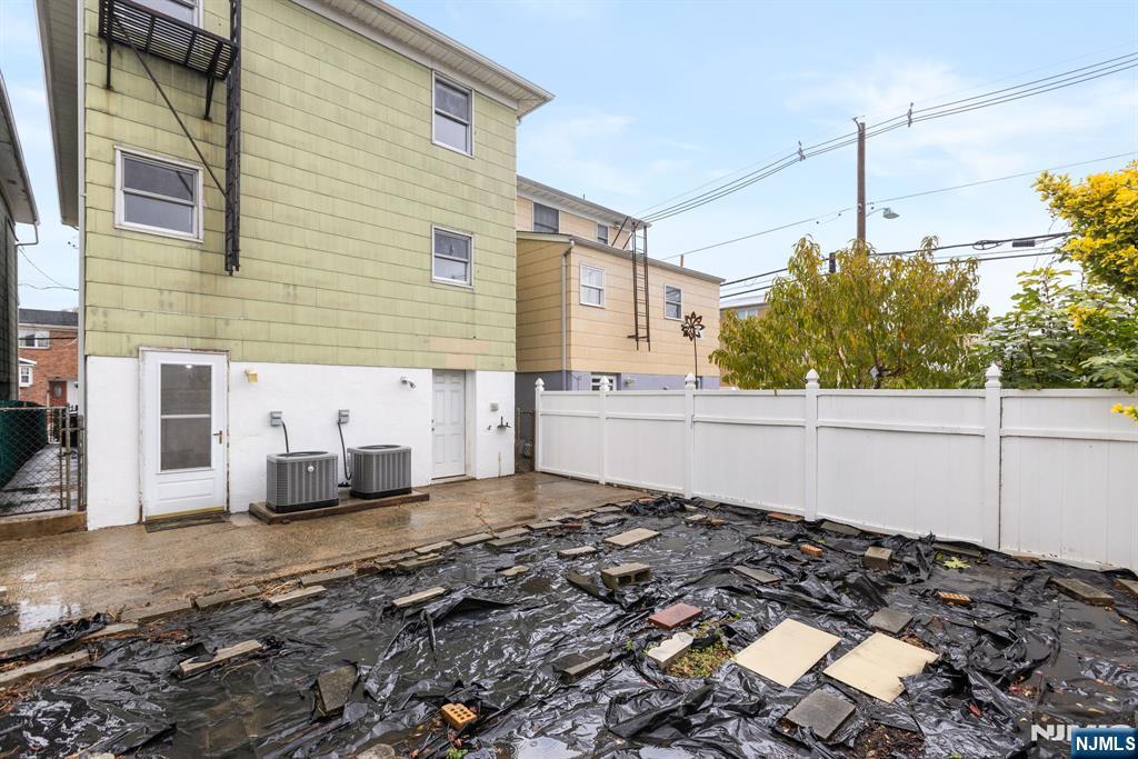 Harrison, New Jersey, 07029, United States, 6 Bedrooms Bedrooms, ,2 BathroomsBathrooms,Residential,For Sale,1992098