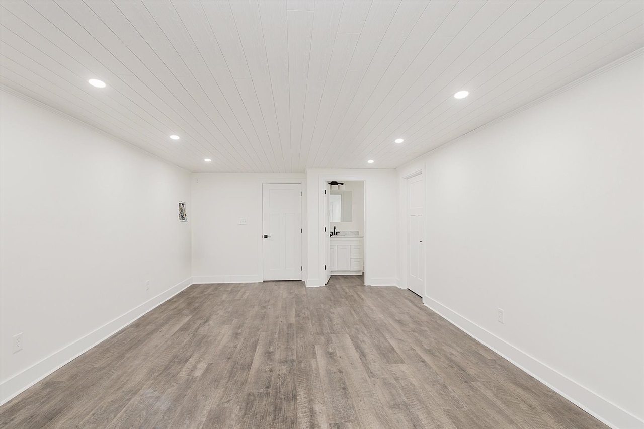 Bowling Green, Kentucky, 42103, United States, 4 Bedrooms Bedrooms, ,5 BathroomsBathrooms,Residential,For Sale,1991774