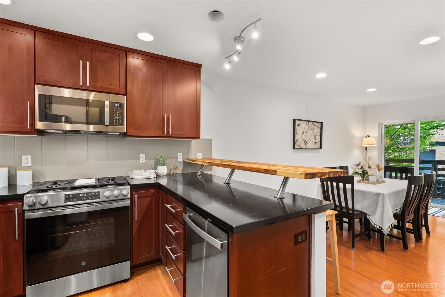 SEATTLE, Washington, 98105, United States, 3 Bedrooms Bedrooms, ,3 BathroomsBathrooms,Residential,For Sale,1875304