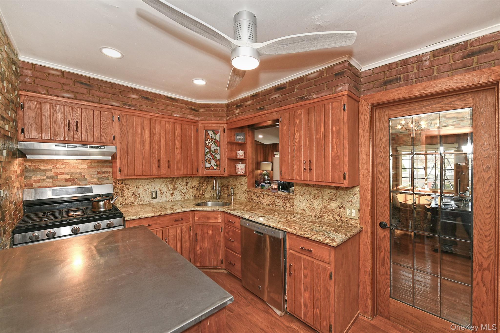 Freeport, New York, 11520, United States, 3 Bedrooms Bedrooms, ,2 BathroomsBathrooms,Residential,For Sale,2003300