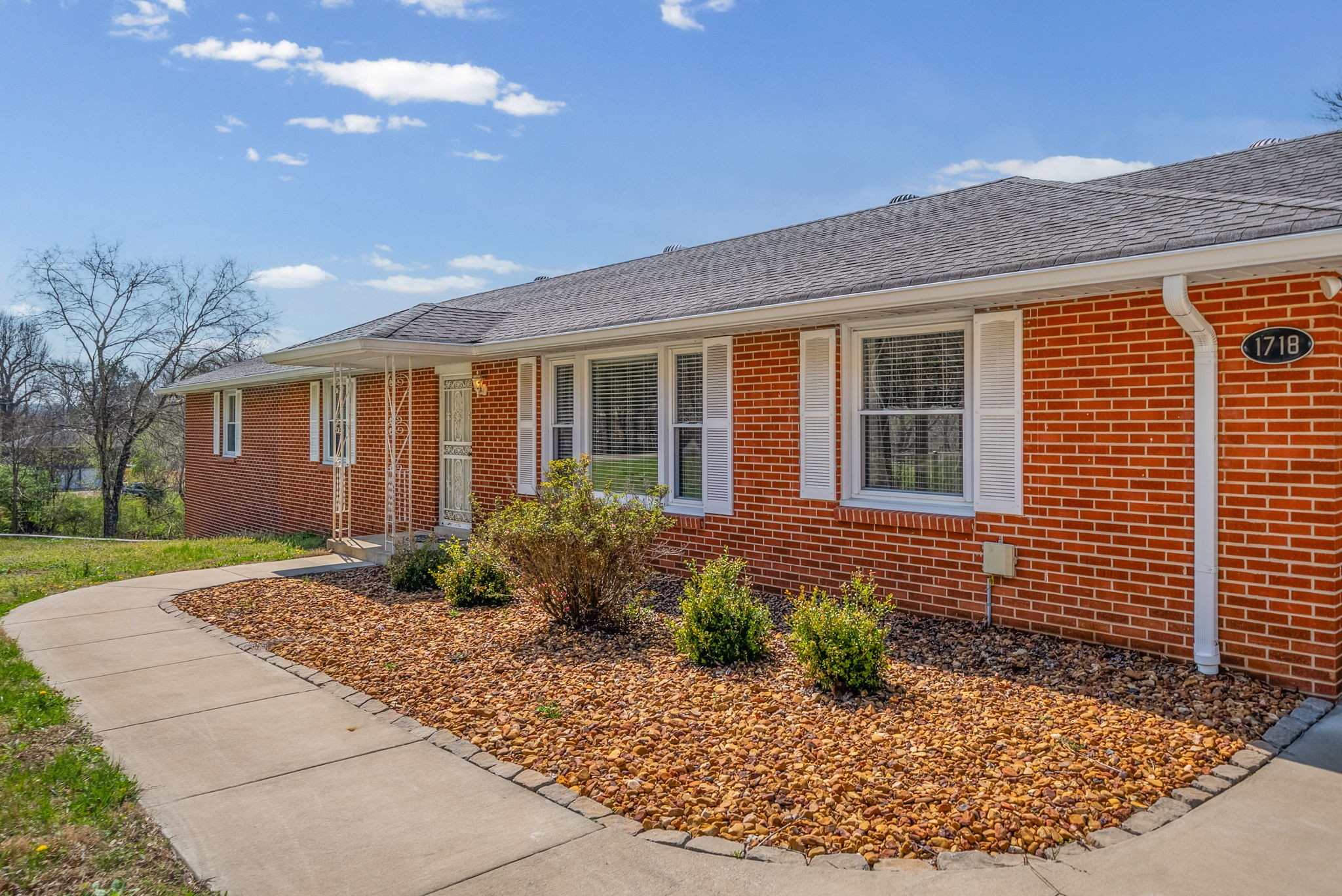 Clarksville, Tennessee, 37040, United States, 2 Bedrooms Bedrooms, ,2 BathroomsBathrooms,Residential,For Sale,2030332