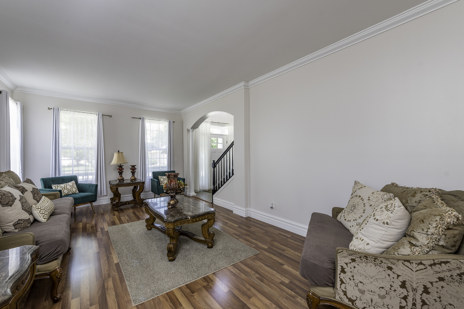 Lindenhurst, Illinois, 60046, United States, 5 Bedrooms Bedrooms, ,3 BathroomsBathrooms,Residential,For Sale,1971263