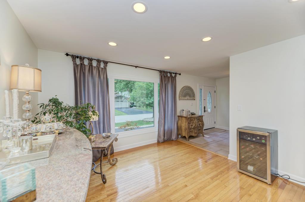 Wood Dale, Illinois, 60191, United States, 4 Bedrooms Bedrooms, ,3 BathroomsBathrooms,Residential,For Sale,1944958