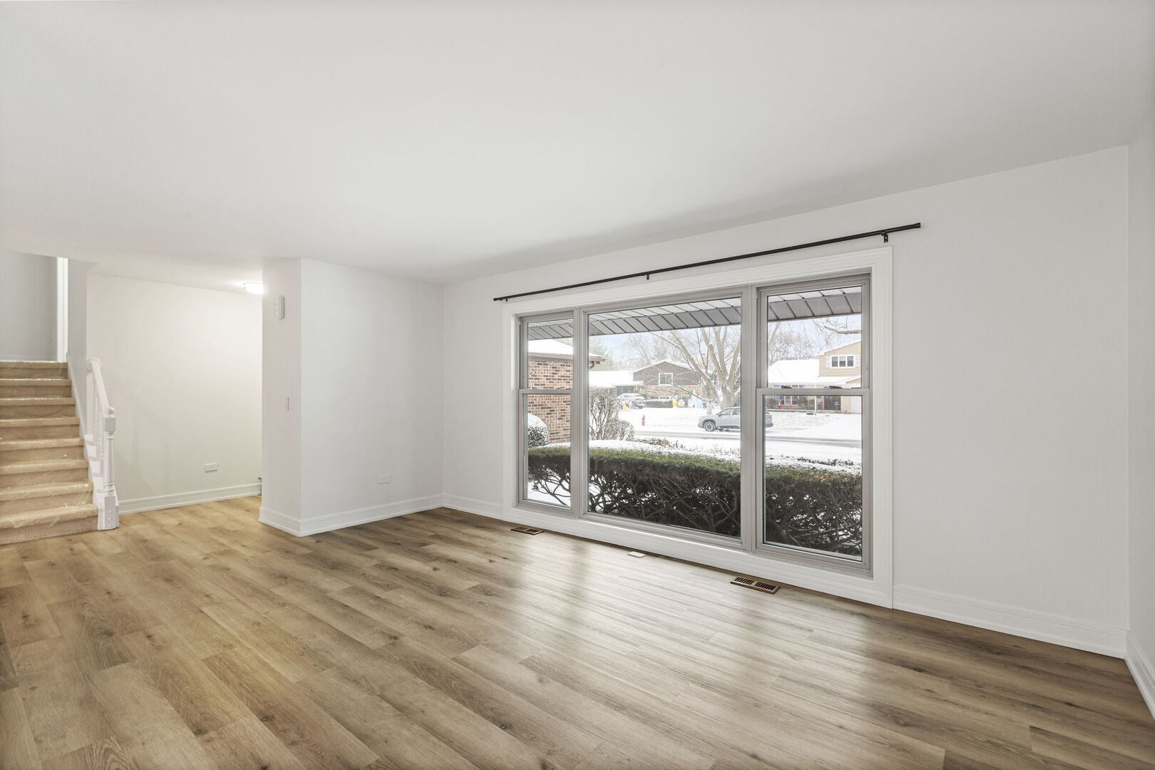 Arlington Heights, Illinois, 60004, United States, 3 Bedrooms Bedrooms, ,2 BathroomsBathrooms,Residential,For Sale,2000962