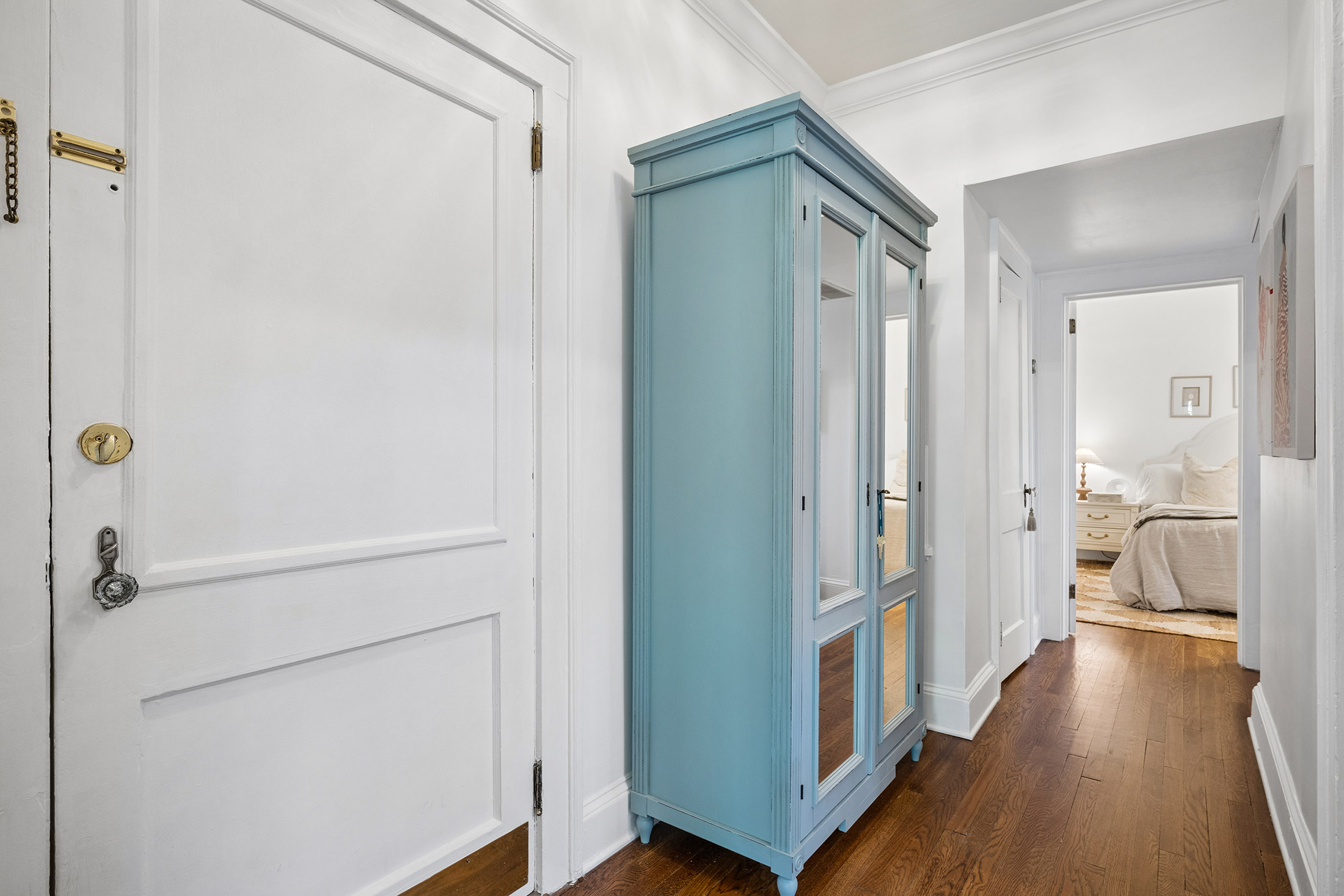  Beautiful Top Floor End Unit Condo Combines Historic Charm and Modern Finishes - 物件實景