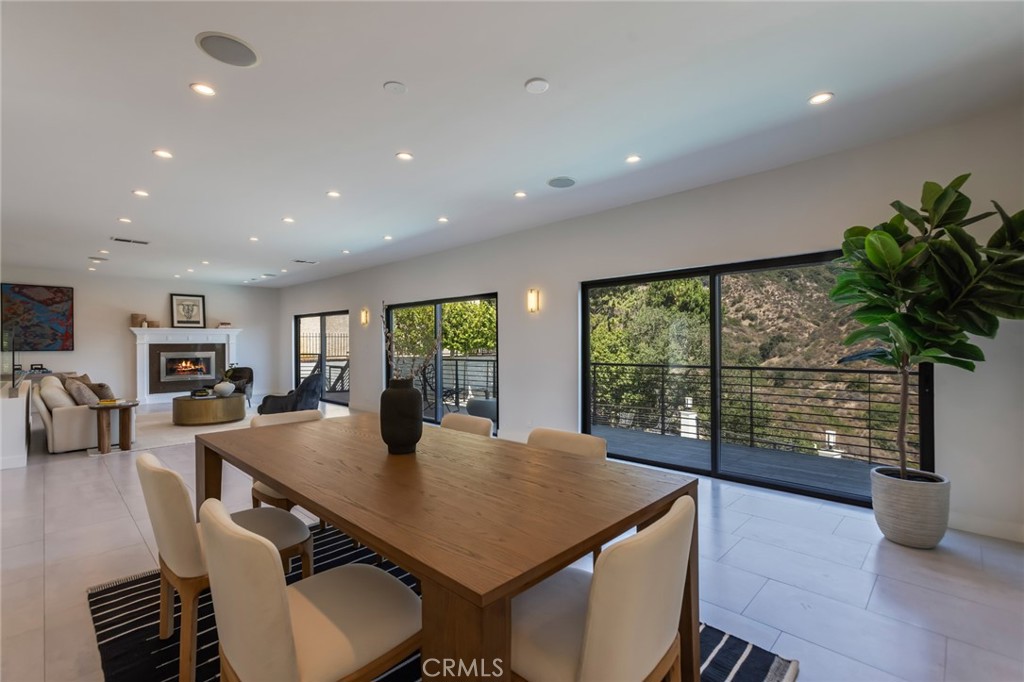 Glendale, California, 91207, United States, 4 Bedrooms Bedrooms, ,5 BathroomsBathrooms,Residential,For Sale,1934698