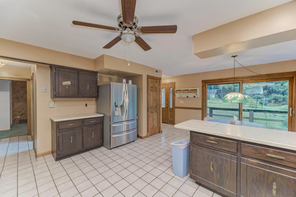 Keeneyville, Illinois, 60172, United States, 4 Bedrooms Bedrooms, ,4 BathroomsBathrooms,Residential,For Sale,1995437