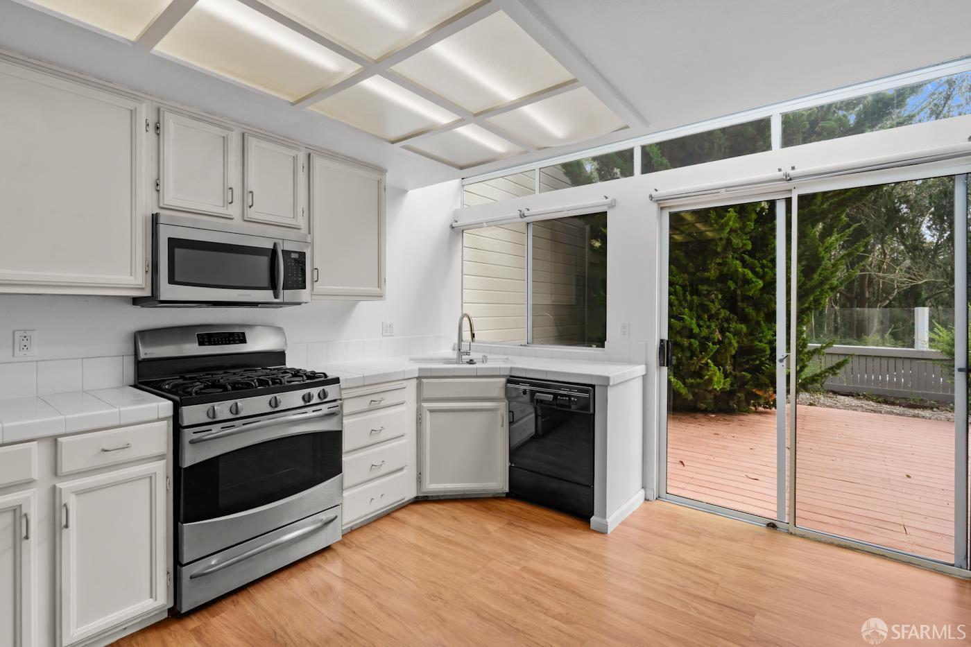 Daly City, California, 94014, United States, 2 Bedrooms Bedrooms, ,3 BathroomsBathrooms,Residential,For Sale,1938525