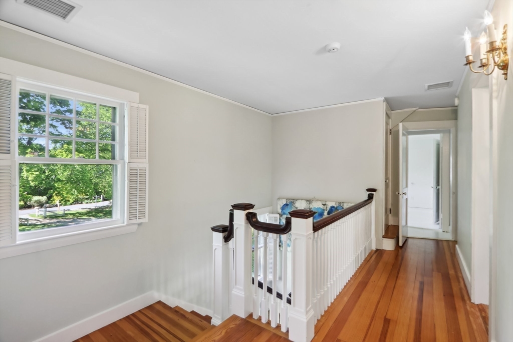 Gloucester, Massachusetts, 01930, United States, 5 Bedrooms Bedrooms, ,5 BathroomsBathrooms,Residential,For Sale,1837944