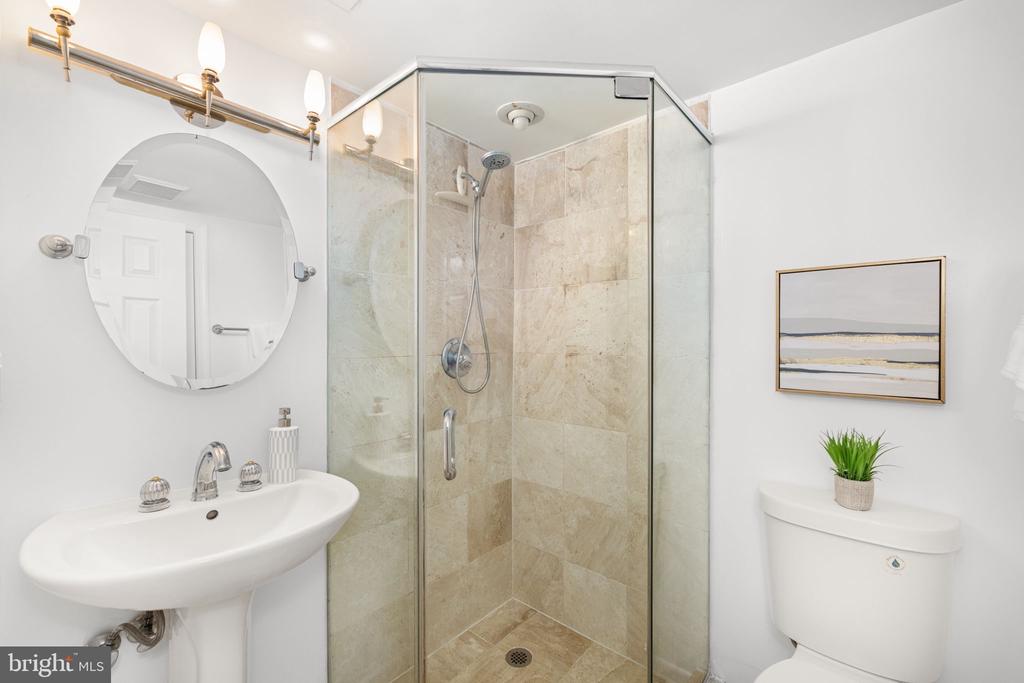 Washington, District of Columbia, 20009, United States, 2 Bedrooms Bedrooms, ,2 BathroomsBathrooms,Residential,For Sale,1981546