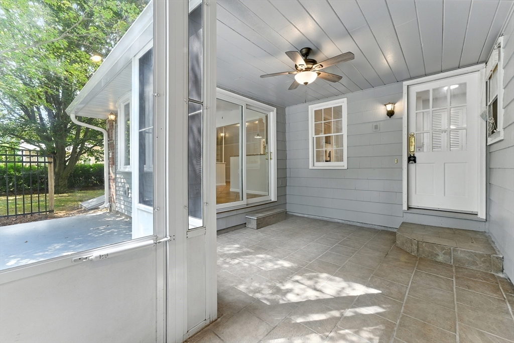 Longmeadow, Massachusetts, 01106, United States, 3 Bedrooms Bedrooms, ,3 BathroomsBathrooms,Residential,For Sale,1933397
