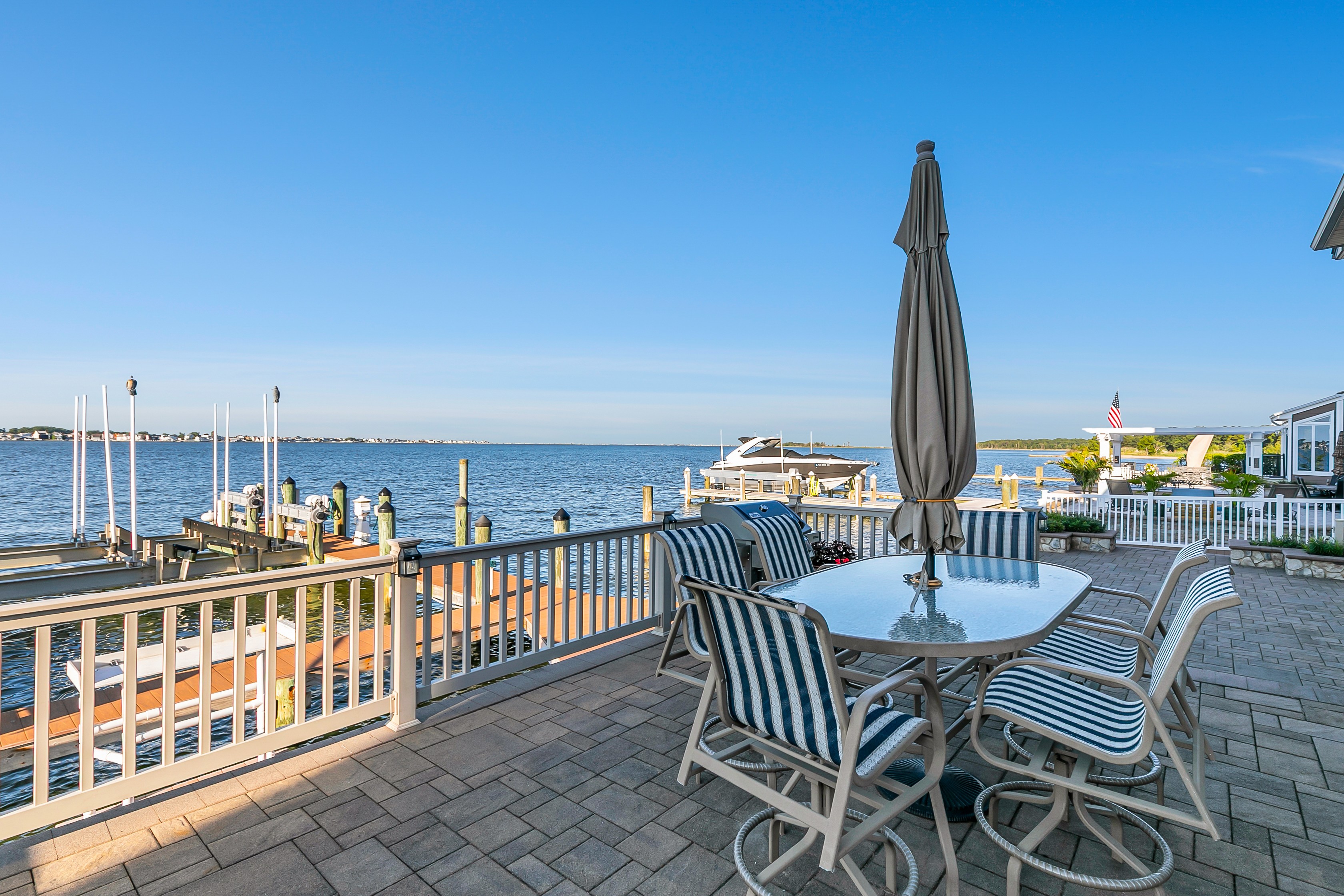  A Rare Bayfront Retreat on Silver Bay - 物件實景