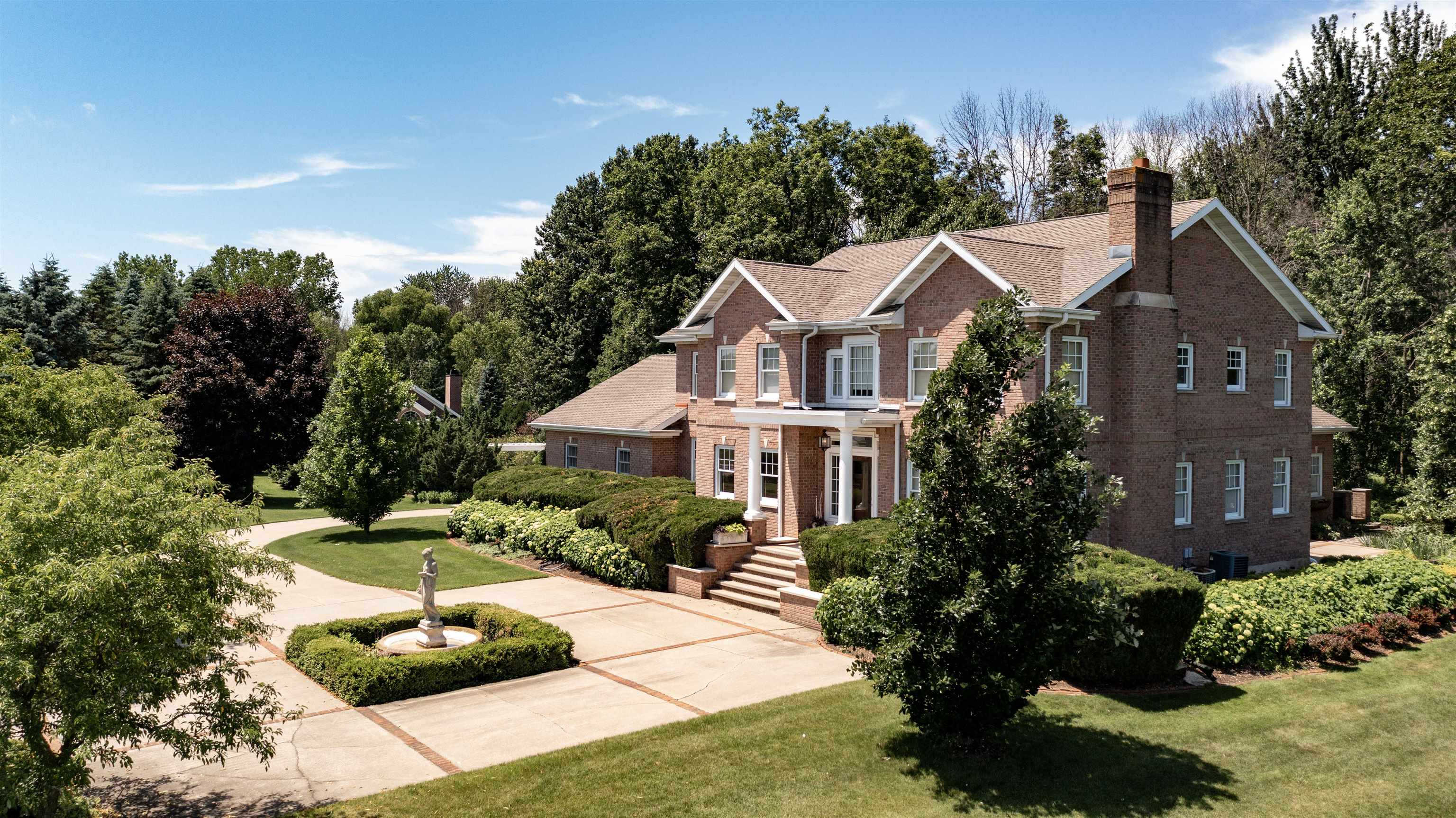 Hortonville, Wisconsin, 54944, United States, 4 Bedrooms Bedrooms, ,6 BathroomsBathrooms,Residential,For Sale,1983735