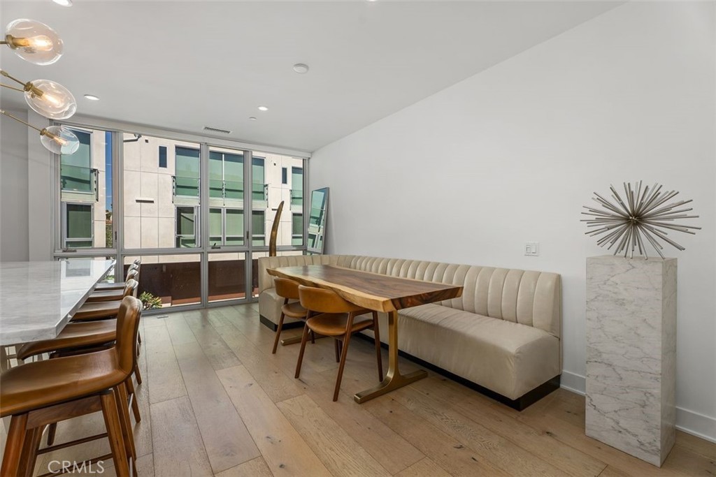 Newport Beach, California, 92663, United States, 2 Bedrooms Bedrooms, ,3 BathroomsBathrooms,Residential,For Sale,1989399