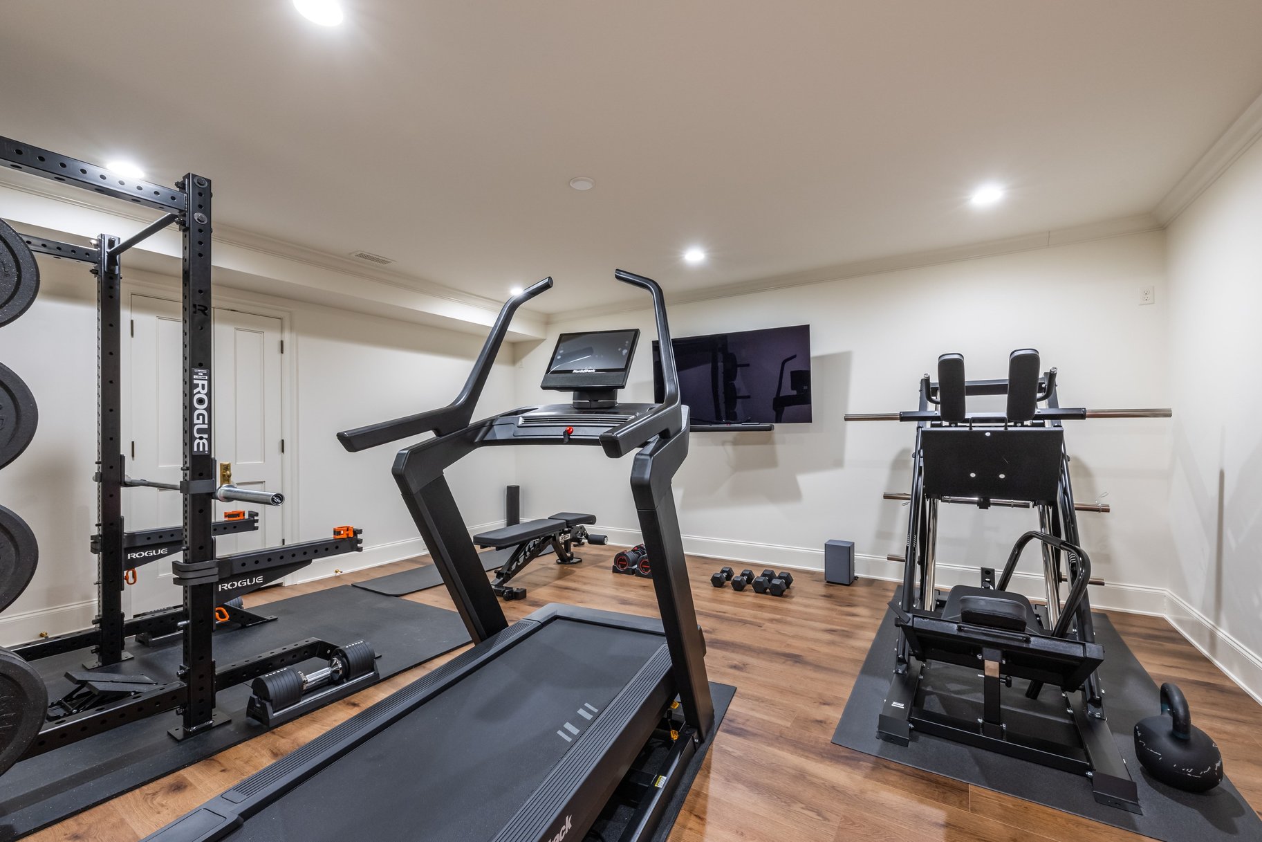  Timeless Colonial Charm Meets Refined Modern Luxury In This Storybook Retreat - 物件實景