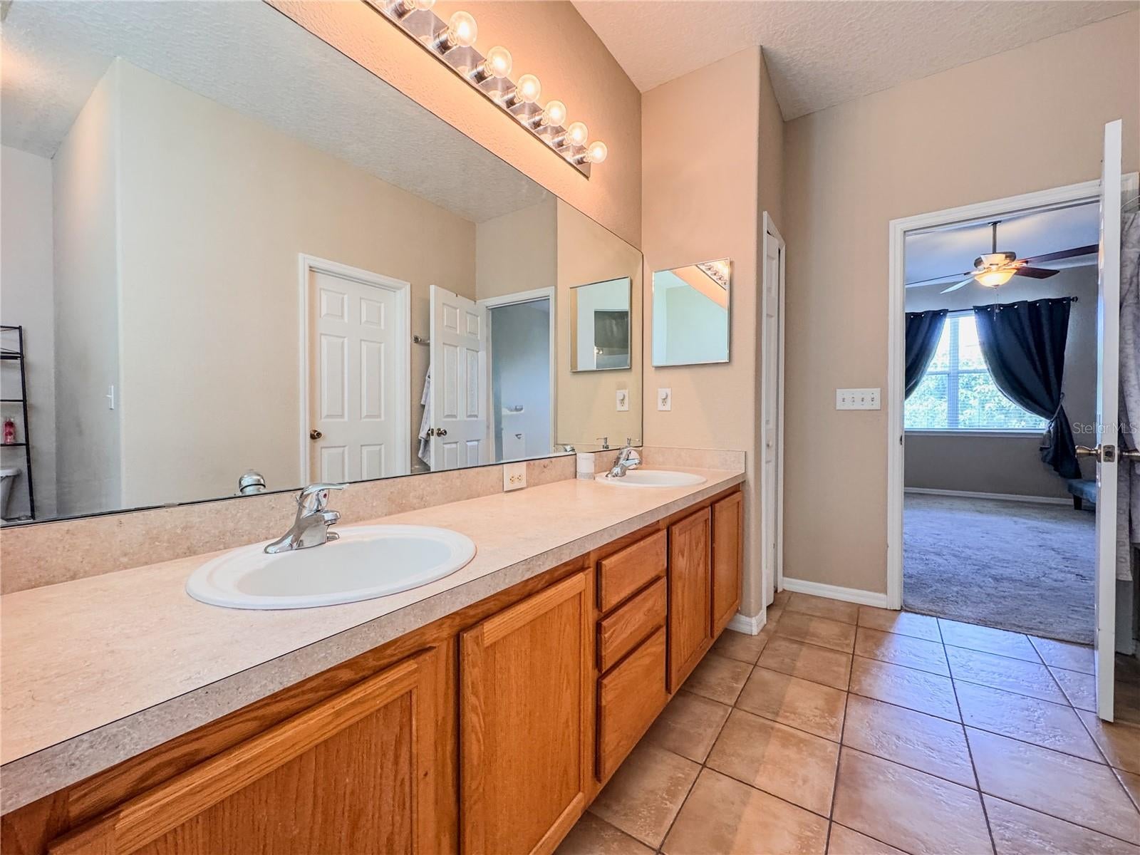 WINTER GARDEN, Florida, 34787, United States, 5 Bedrooms Bedrooms, ,3 BathroomsBathrooms,Residential,For Sale,1974111