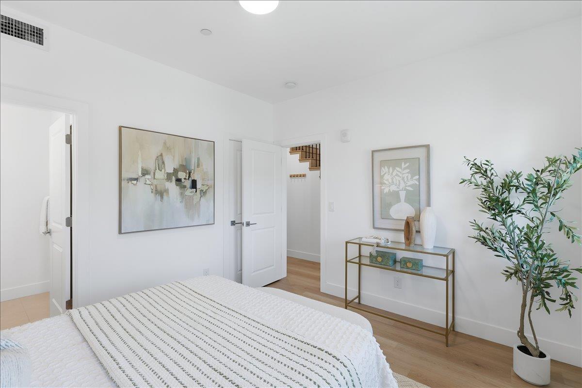 Mountain View, California, 94043, United States, 4 Bedrooms Bedrooms, ,4 BathroomsBathrooms,Residential,For Sale,1989678