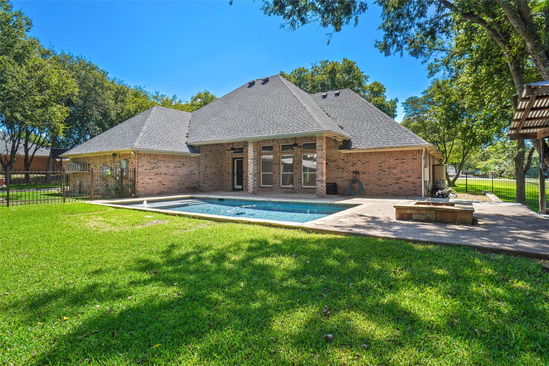 Haslet, Texas, 76052, United States, 3 Bedrooms Bedrooms, ,2 BathroomsBathrooms,Residential,For Sale,1980472