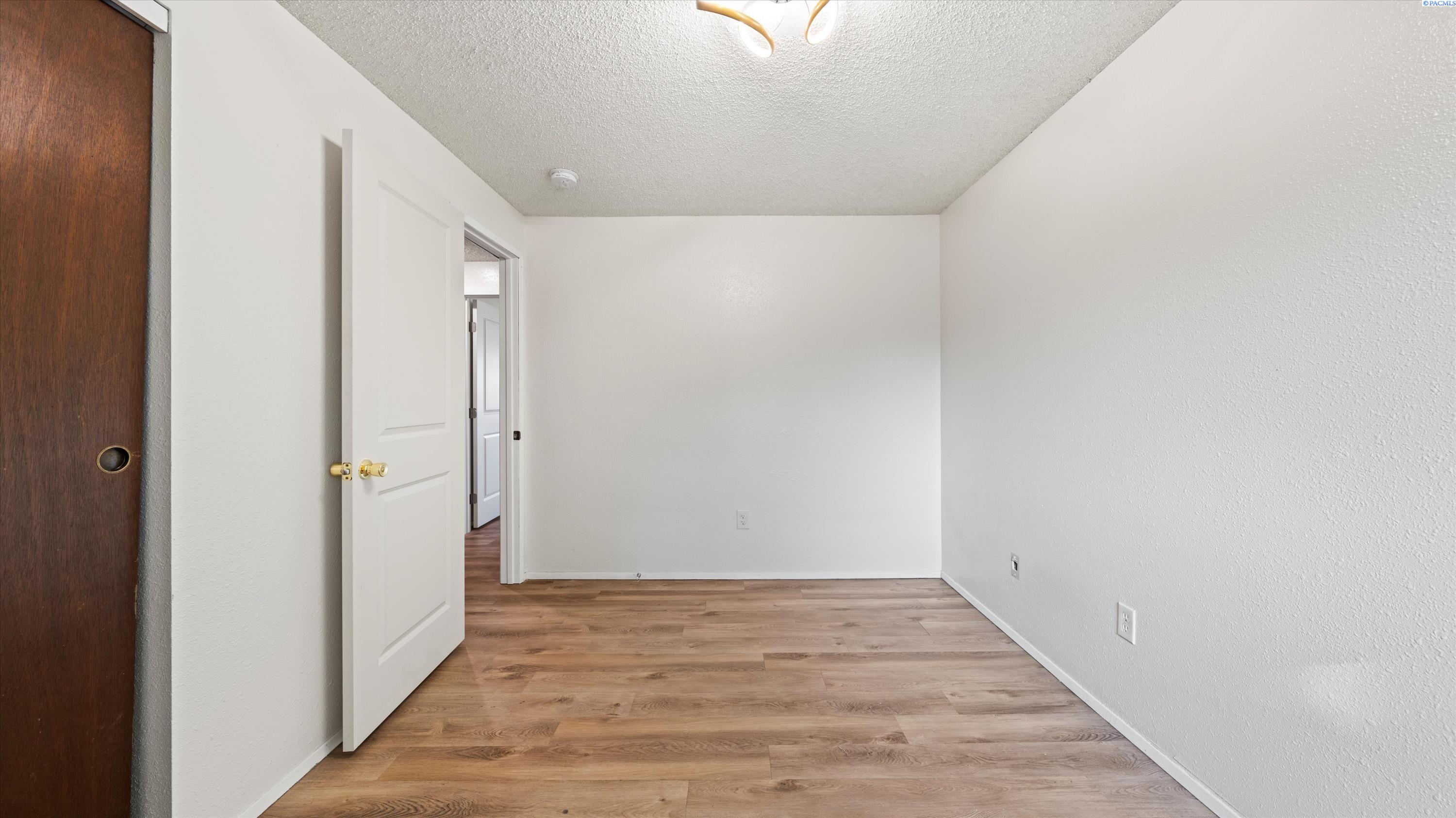 Kennewick, Washington, 99338, United States, 4 Bedrooms Bedrooms, ,1 BathroomBathrooms,Residential,For Sale,1933317