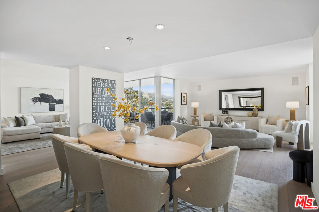 West Hollywood, California, 90069, United States, 2 Bedrooms Bedrooms, ,2 BathroomsBathrooms,Residential,For Sale,1910905