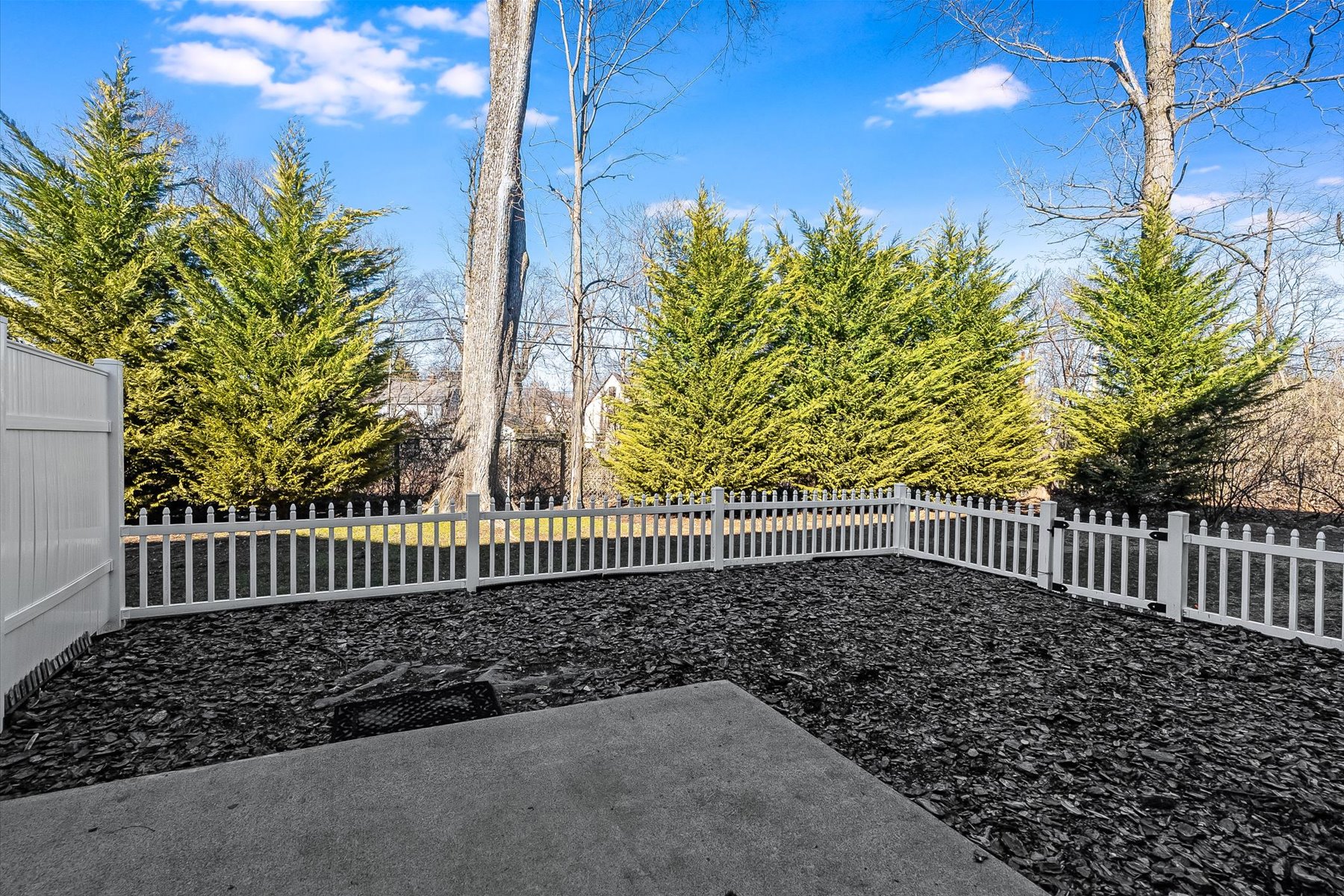  Experience Urban Luxury with this End-Unit Townhome - 物件實景