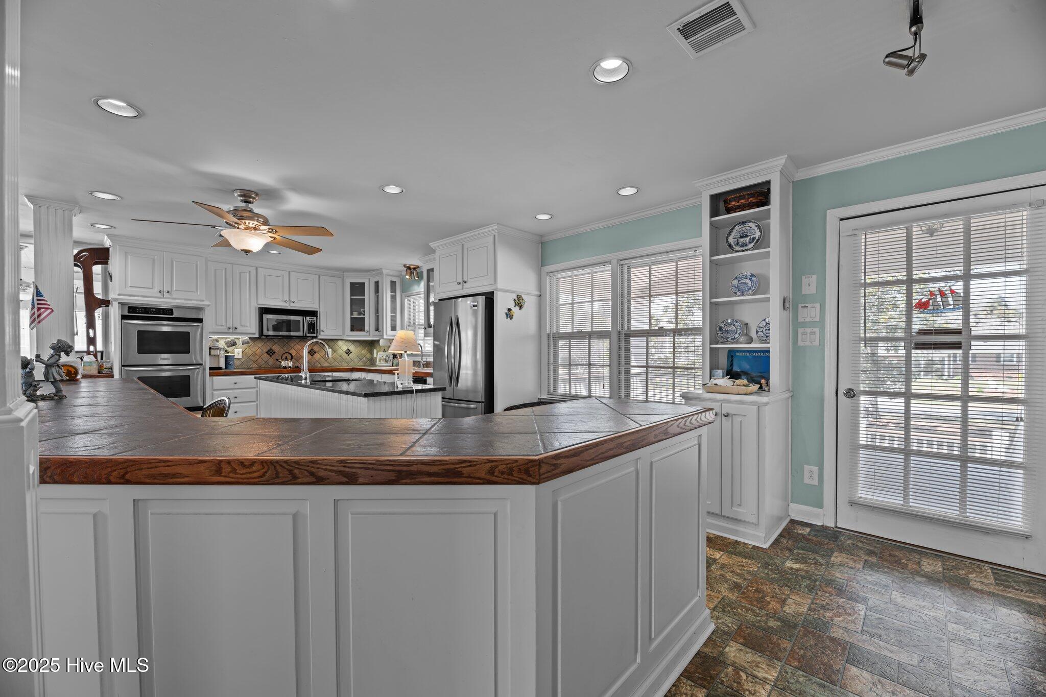 Oriental, North Carolina, 28571, United States, 3 Bedrooms Bedrooms, ,2 BathroomsBathrooms,Residential,For Sale,1761894