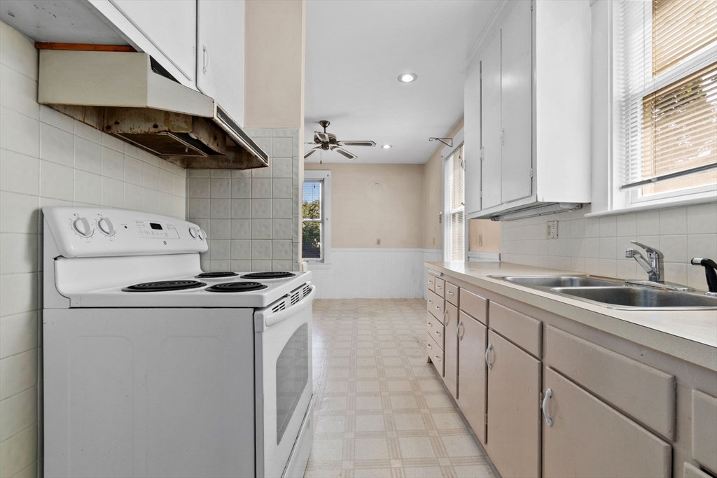 Lynn, Massachusetts, 01905, United States, 4 Bedrooms Bedrooms, ,2 BathroomsBathrooms,Residential,For Sale,1987655