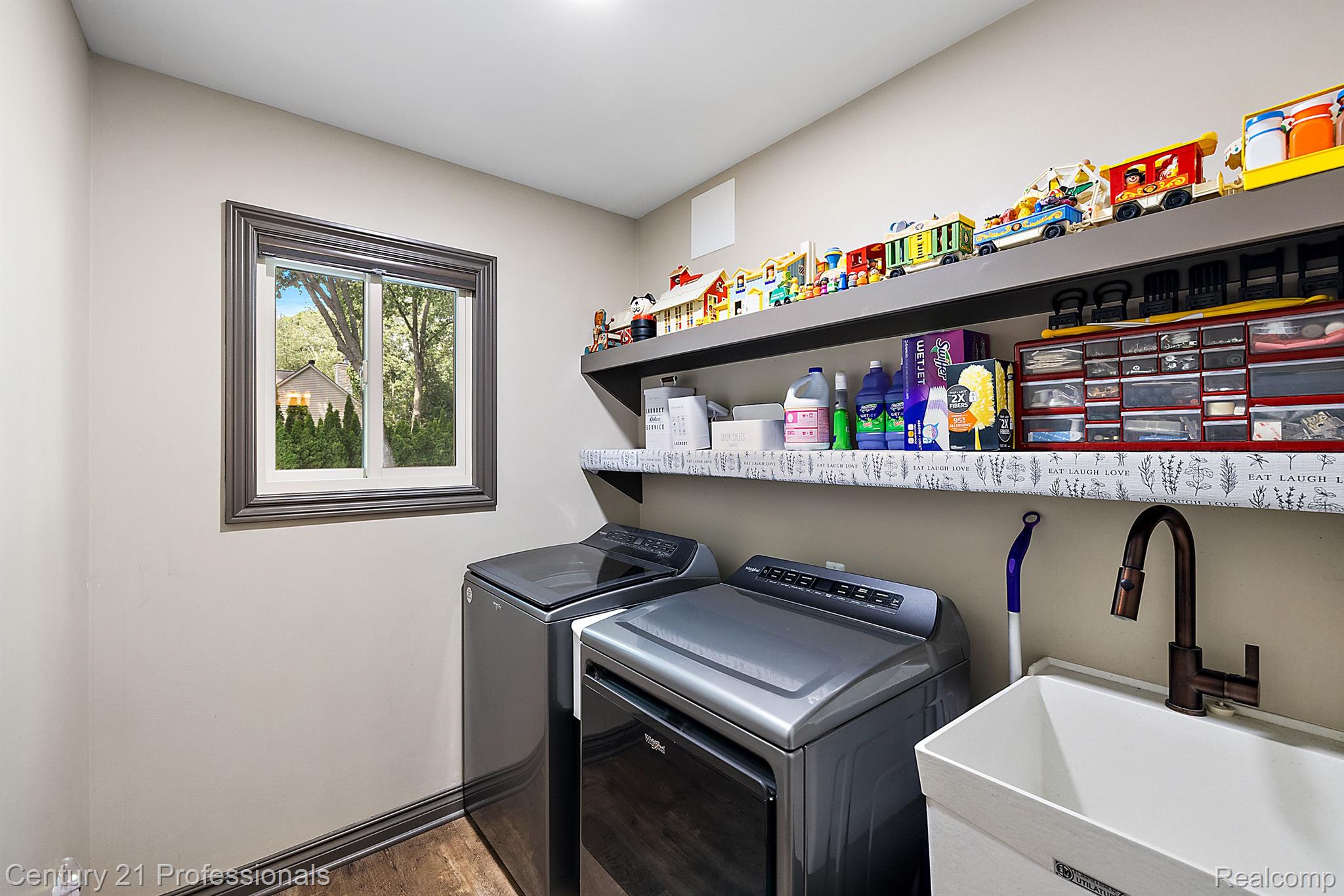 Davisburg, Michigan, 48350, United States, 5 Bedrooms Bedrooms, ,4 BathroomsBathrooms,Residential,For Sale,1978362