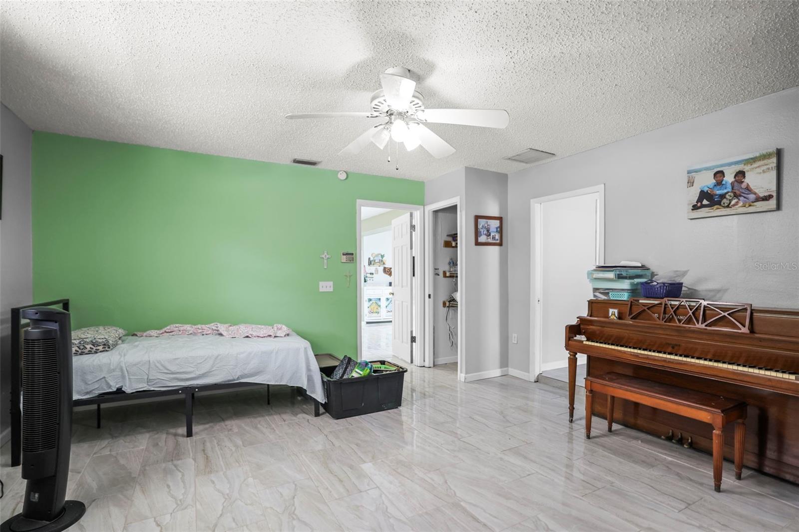 Clearwater, Florida, 33760, United States, 3 Bedrooms Bedrooms, ,2 BathroomsBathrooms,Residential,For Sale,1826177