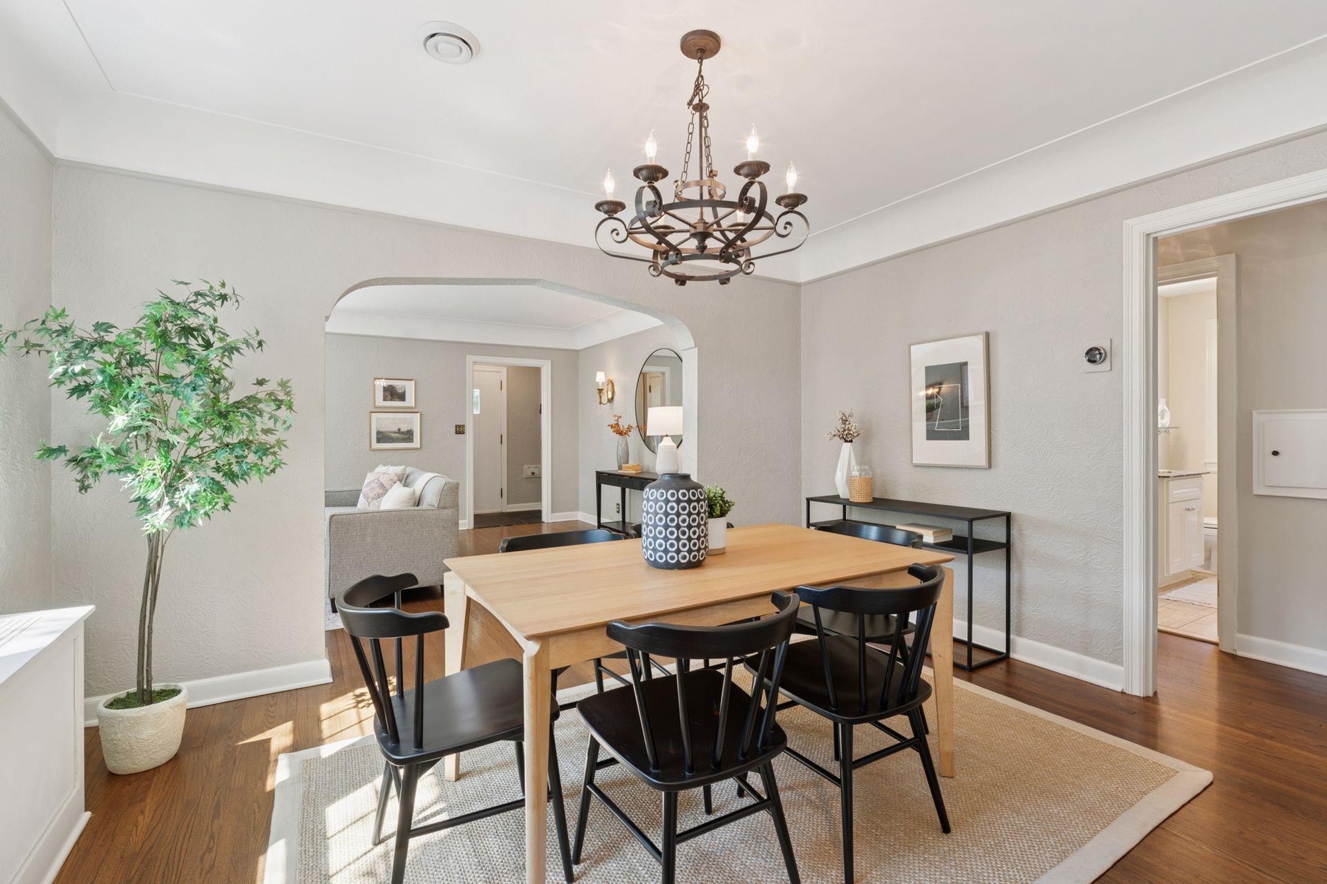 Minneapolis, Minnesota, 55410, United States, 4 Bedrooms Bedrooms, ,1 BathroomBathrooms,Residential,For Sale,1939161