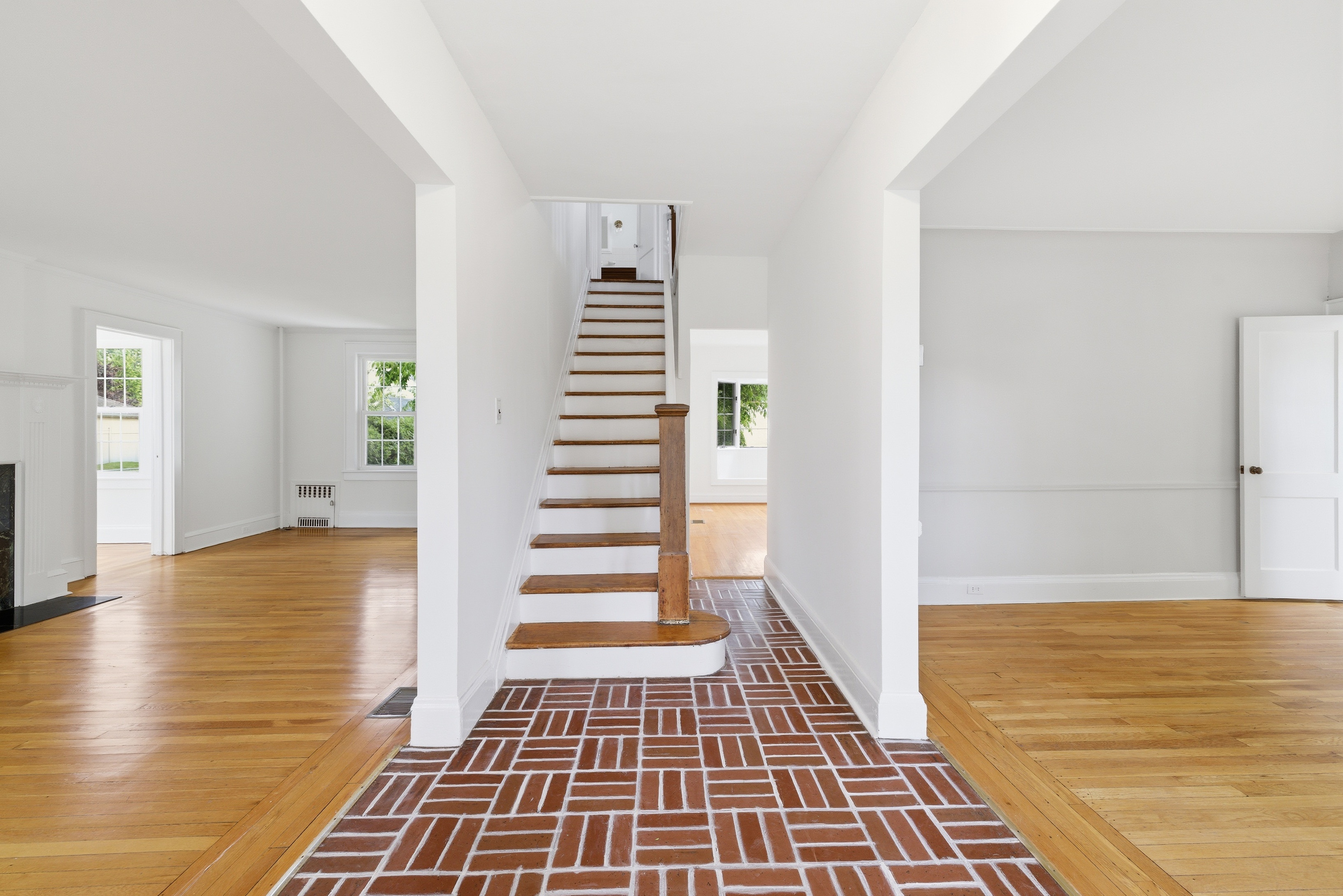 215 Lakeview Avenue, Rockville Centre, NY, 11570 - 物件實景