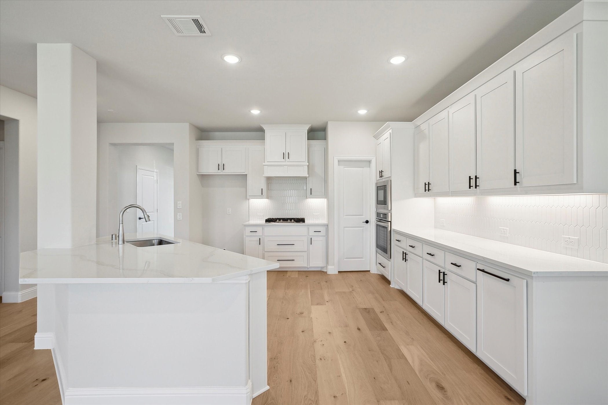 Aubrey, Texas, 76227, United States, 4 Bedrooms Bedrooms, ,3 BathroomsBathrooms,Residential,For Sale,1978632