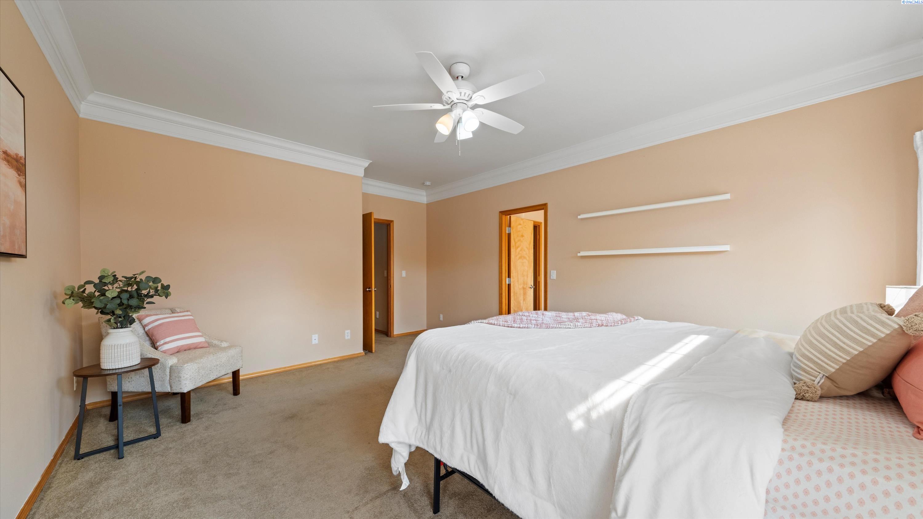 Richland, Washington, 99352, United States, 4 Bedrooms Bedrooms, ,3 BathroomsBathrooms,Residential,For Sale,1940830