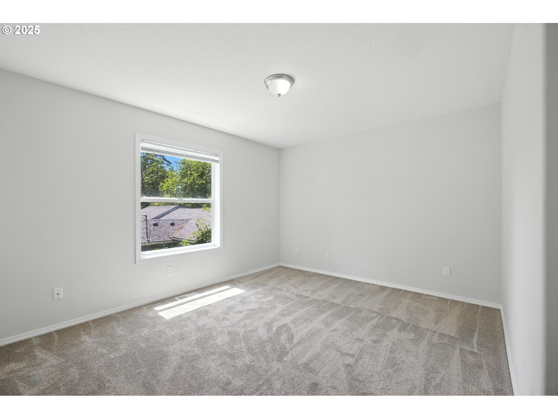Portland, Oregon, 97266, United States, ,Residential,For Sale,1865465