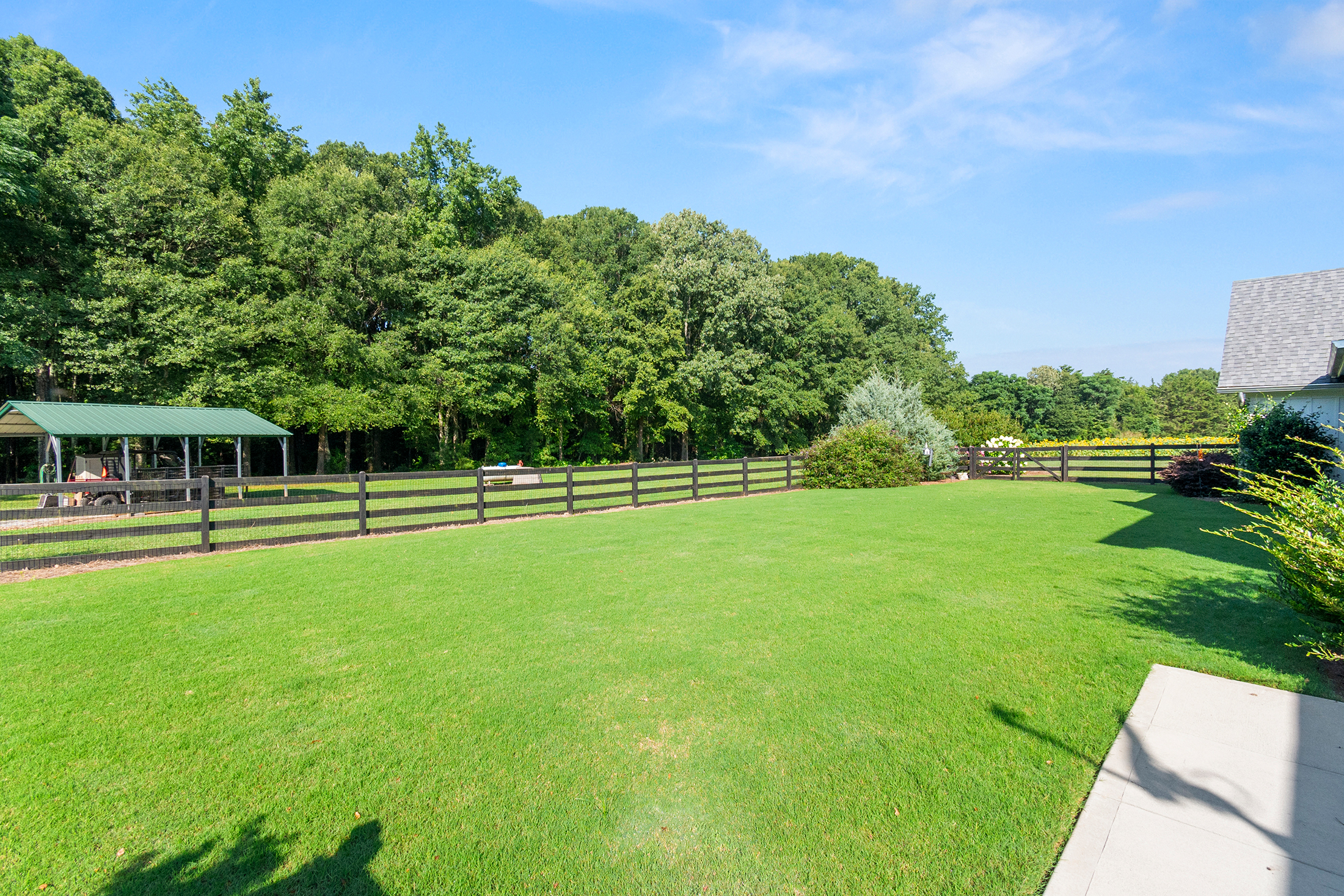  Tucked Away on Five+/- Acres - 物件實景