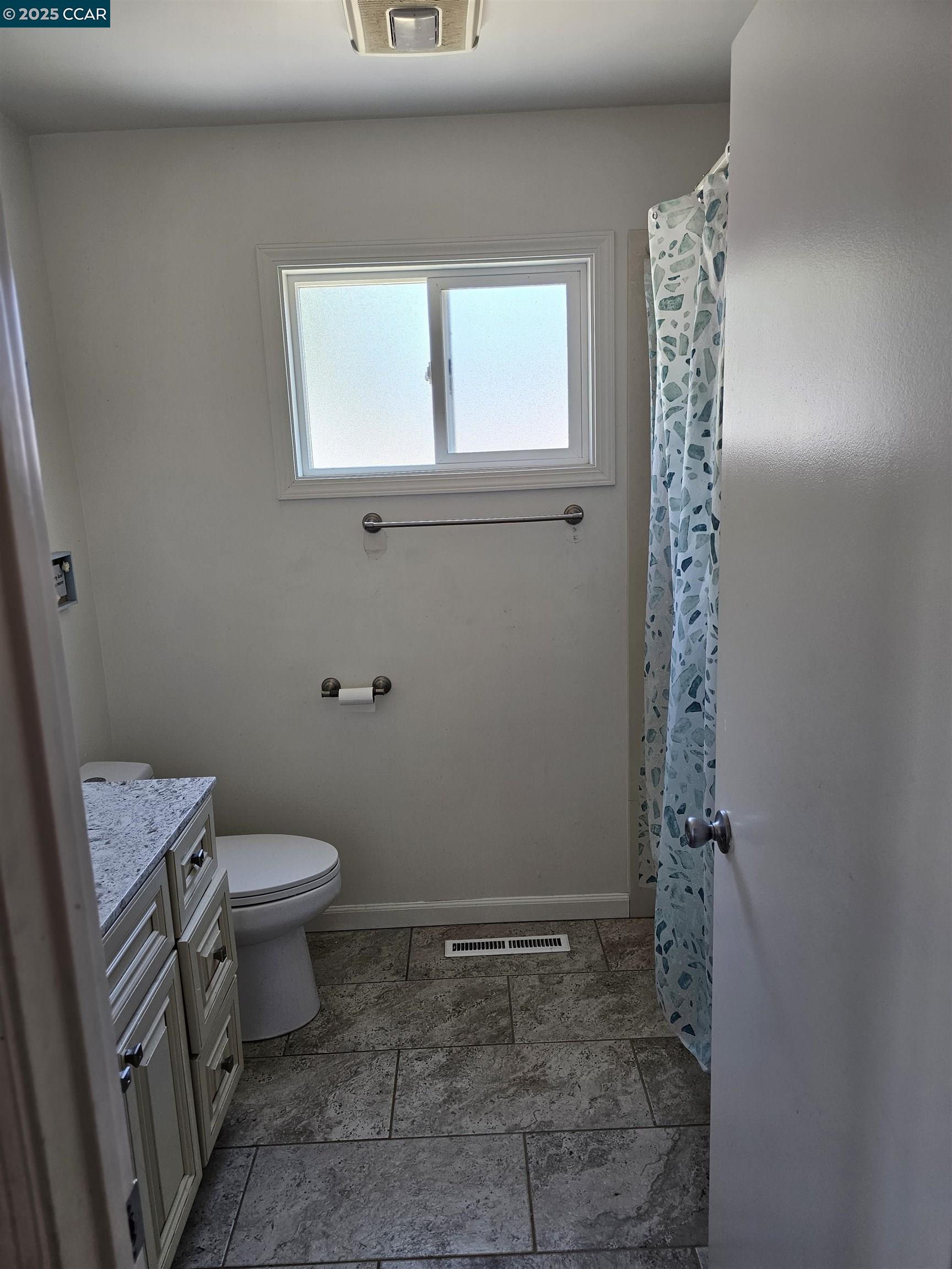Pinole, California, 94564, United States, 3 Bedrooms Bedrooms, ,2 BathroomsBathrooms,Residential,For Sale,1877379