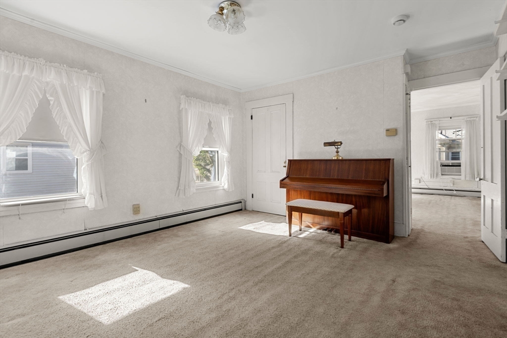 Wakefield, Massachusetts, 01880, United States, 4 Bedrooms Bedrooms, ,2 BathroomsBathrooms,Residential,For Sale,1947079