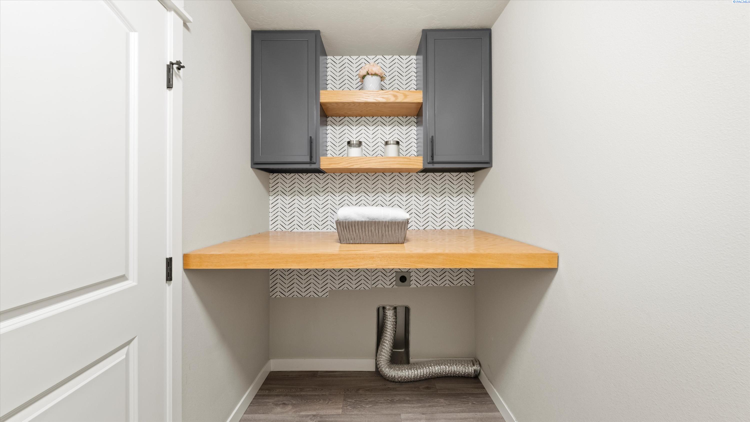 Richland, Washington, 99352, United States, 5 Bedrooms Bedrooms, ,3 BathroomsBathrooms,Residential,For Sale,1947439