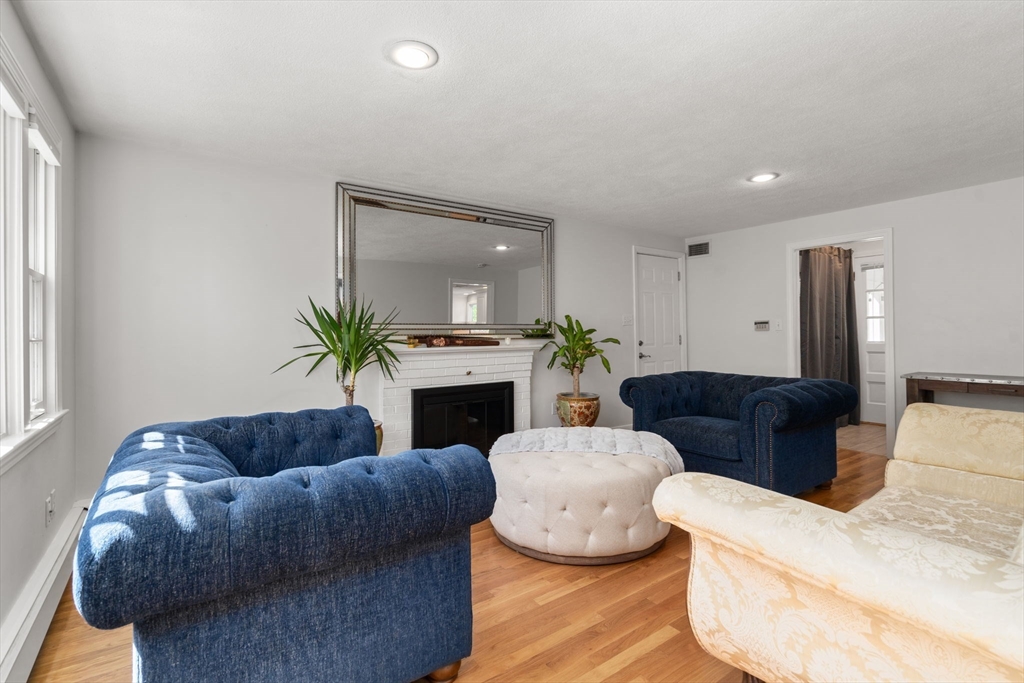 Framingham, Massachusetts, 01701, United States, 4 Bedrooms Bedrooms, ,3 BathroomsBathrooms,Residential,For Sale,1837542