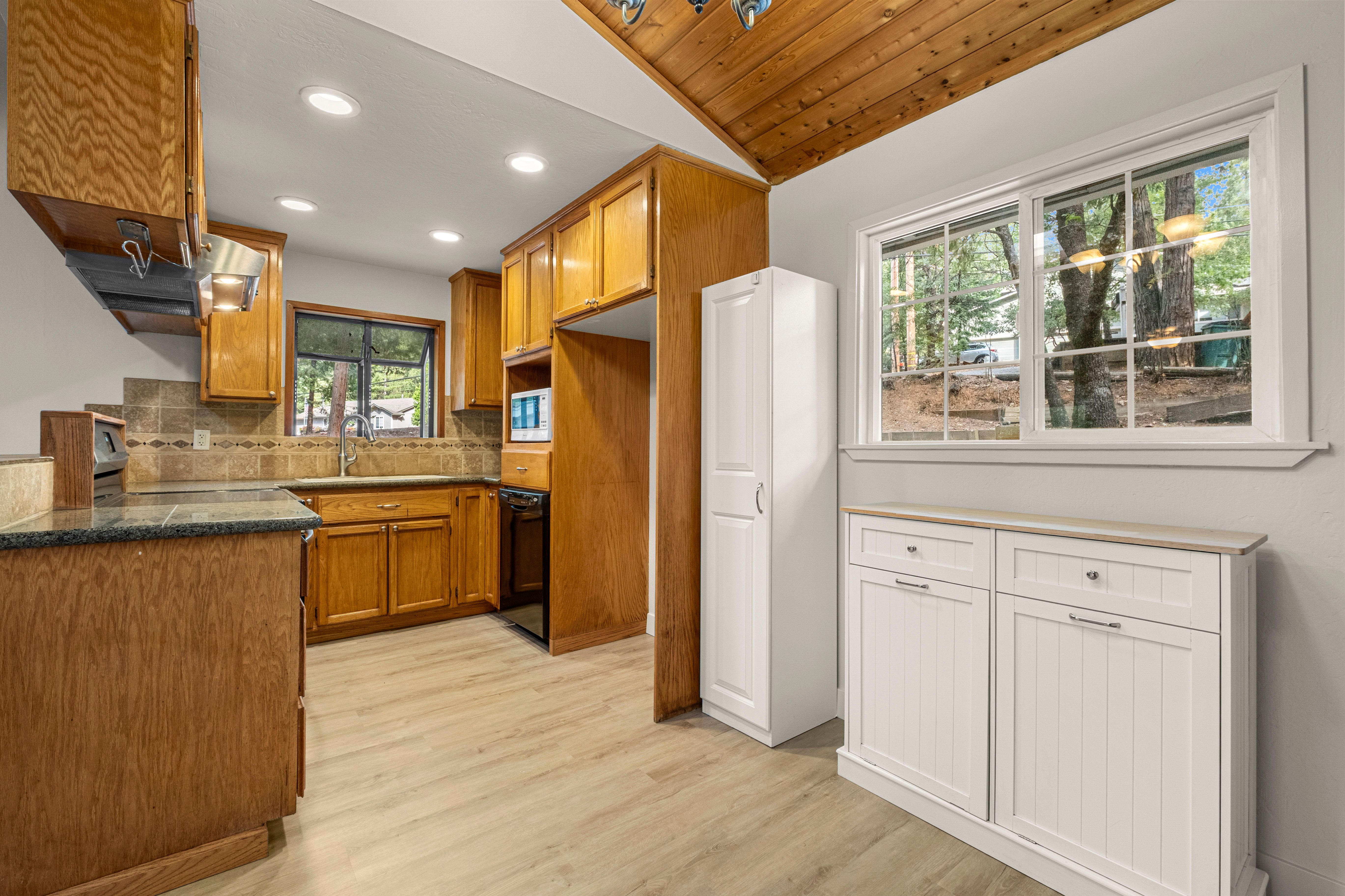  5648 Sierra Springs Drive, Pollock Pines, CA 95726 - 物件實景