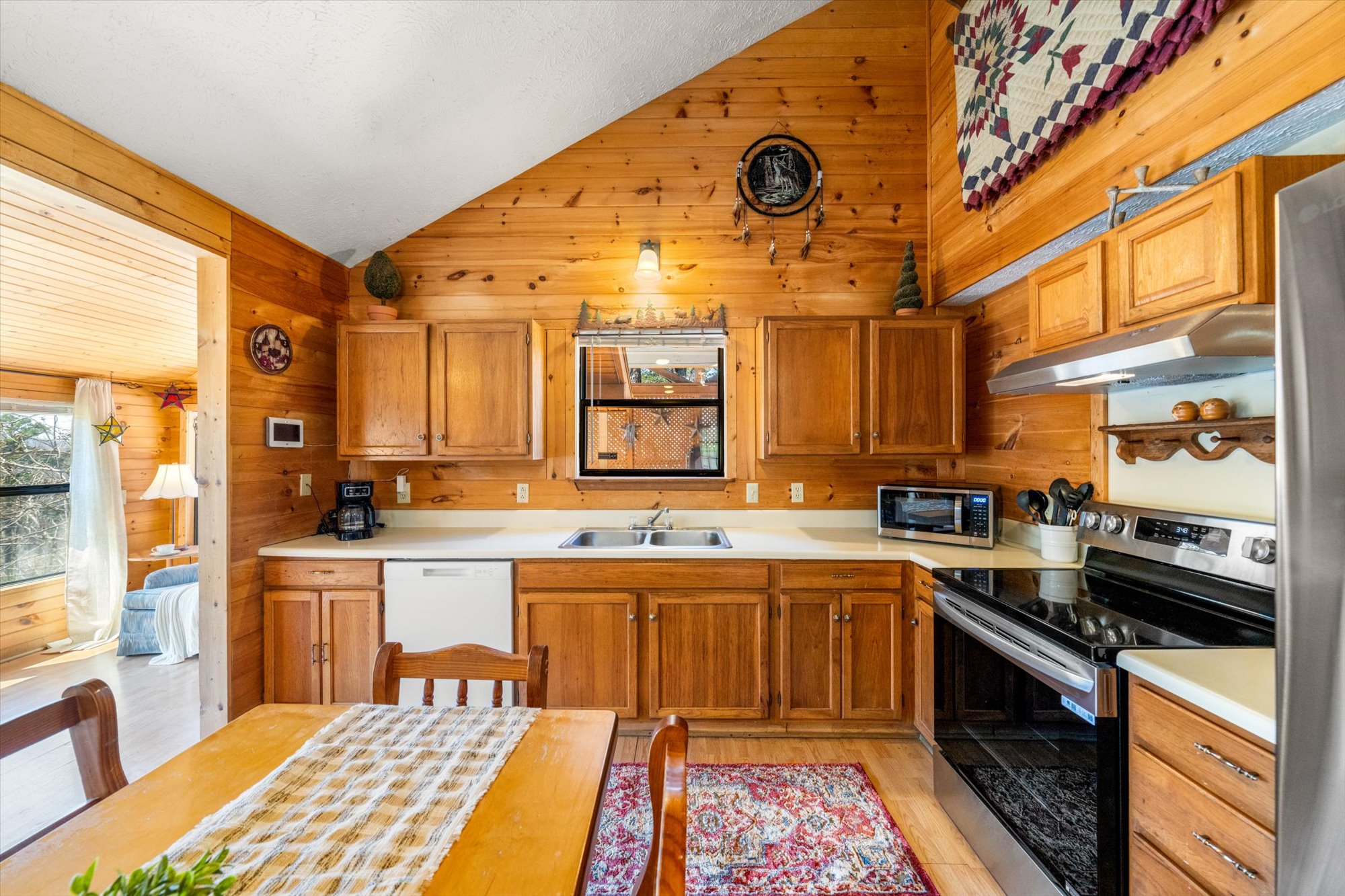 Sevierville, Tennessee, 37876, United States, 3 Bedrooms Bedrooms, ,2 BathroomsBathrooms,Residential,For Sale,1922805