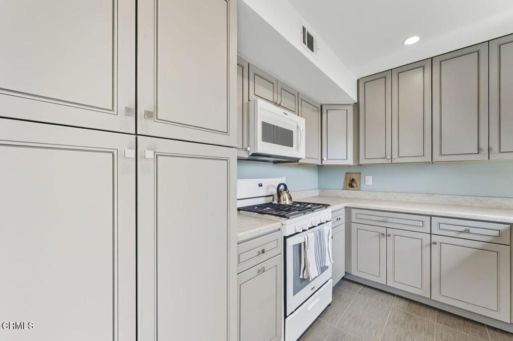 Ventura, California, 93003, United States, 2 Bedrooms Bedrooms, ,1 BathroomBathrooms,Residential,For Sale,1957237