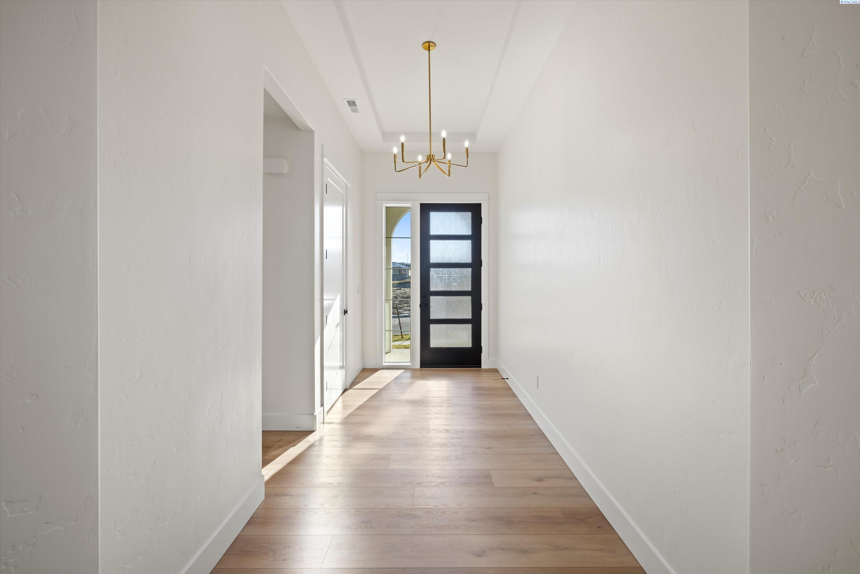 Richland, Washington, 99352, United States, 4 Bedrooms Bedrooms, ,3 BathroomsBathrooms,Residential,For Sale,1996125